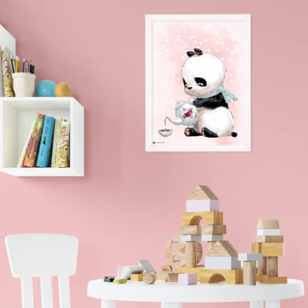 Een afbeelding met een Panda in roze