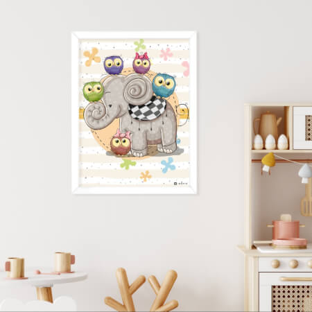 Un cuadro de un elefante con búhos para la habitación de los niños