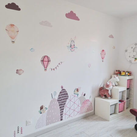 Αυτοκόλλητα τοίχου - Λόφοι και μπαλόνια σε ροζ χρώμα