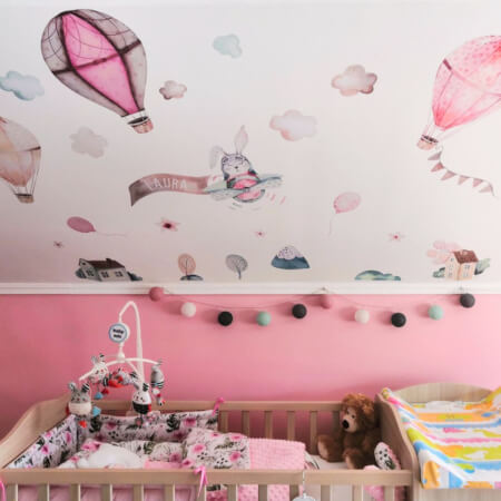 Zelfklevende roze ballonnen met een naam van een kind