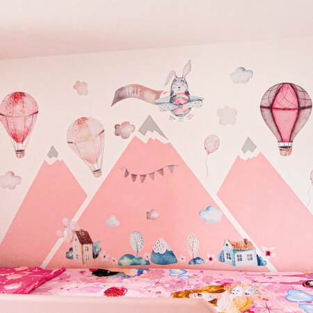 Selbstklebende Ballon-Sticker in rosa mit dem Namen des Kindes