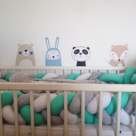 Oriģinālas uzlīmes bērna gultai — dzīvnieki