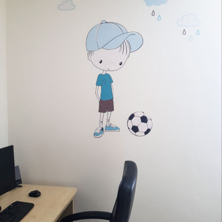 INSPIO Chlapeček s míčem - nálepka na zeď