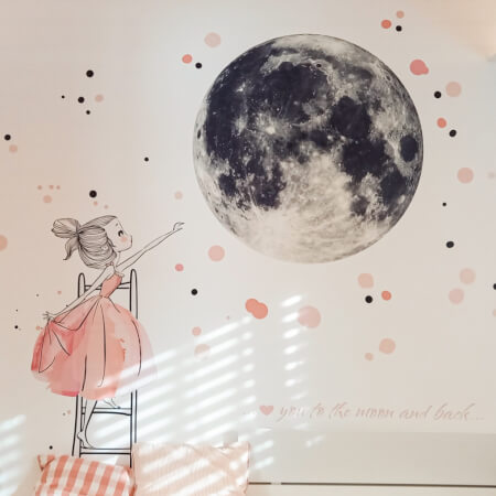 Pegatina autoadhesiva para pared: luna y niña en una escalera