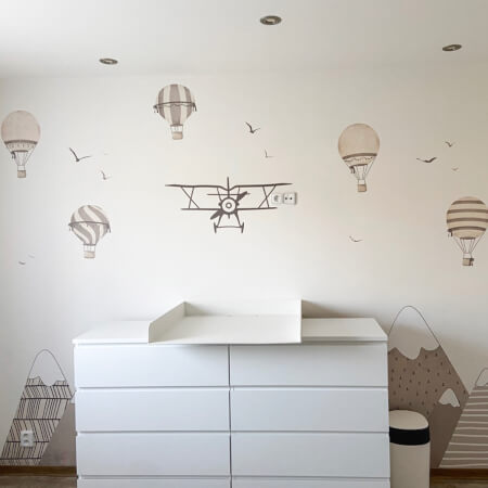 Dětské samolepky na zeď - Horkovzdušné balóny s letadlem v hnědé neutrální barvě