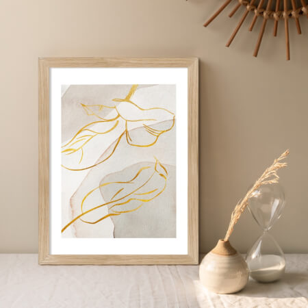 Un cuadro con hojas de color amarillo dorado