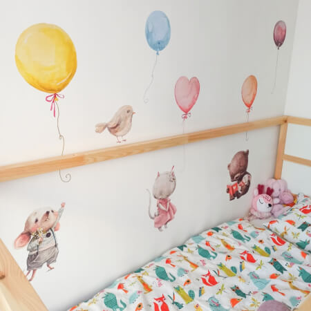 Sticker über dem Bett - Tiere mit Luftballons in Pastellfarben