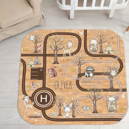 Ein Teppich aus Kork mit Tieren, Straßen und Eisenbahnen für Jungs