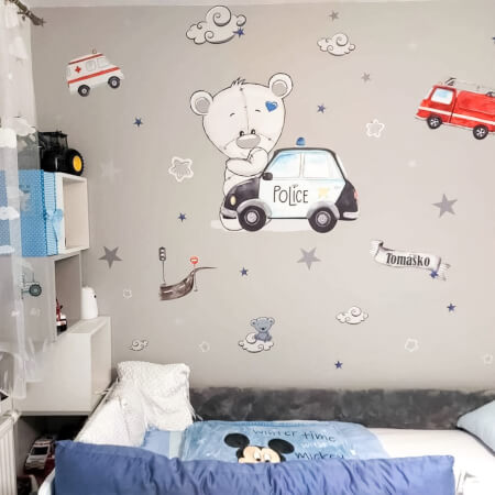 Nálepky na stenu pre chlapcov - Medvedík s policajným autom