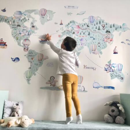 Nálepka na zeď mapa světa - Balóny a dopravní prostředky