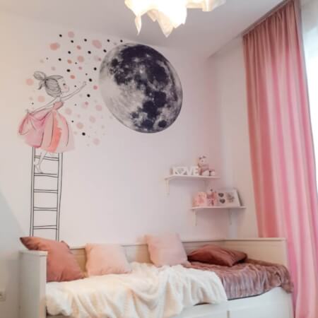 Samolepka na stenu - Mesiac a dievča v ružovej farbe, veľká nálepka